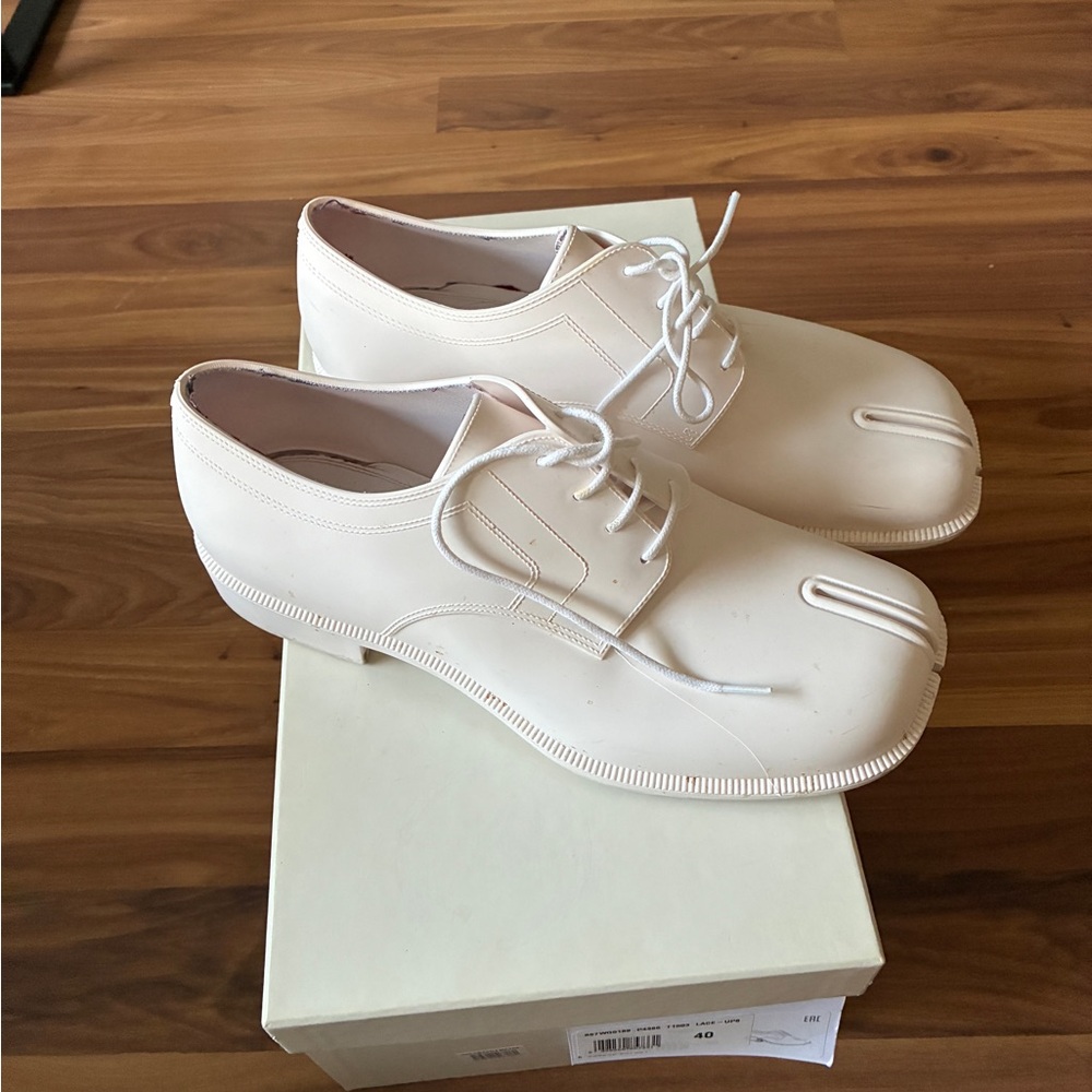 Maison Martin Margiela Men's Cream Tabi Oxfords